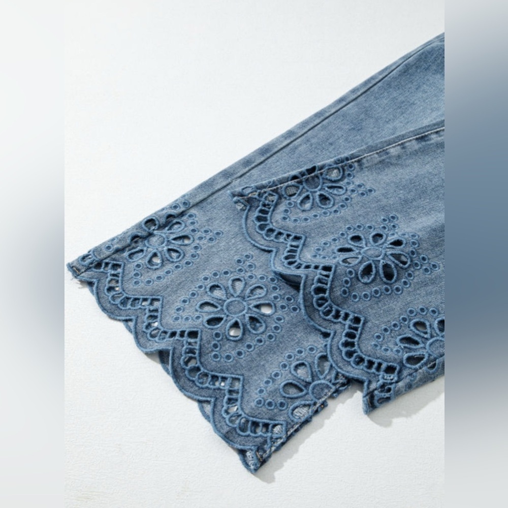 Women's Cropped Wide-Leg Jeans with Eyelet Hem - Picture 6 of 9